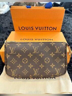 Louis Vuitton Vintage Pochette Accessoires from 1997 in Excellent Condition